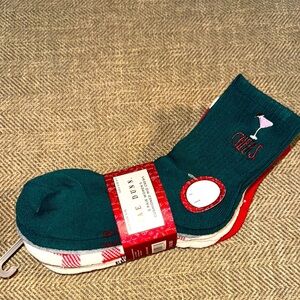 NWT Rae Dunn Christmas/Holiday WMN’s Cushioned Mid Crews Socks Green/Red 5pair